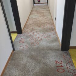 Hotel Kristály Konferencia & wellness - egyedi mintás szőnyeg folyosókon - neofloor.hu